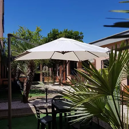 מלון Phalesia פיומבינו