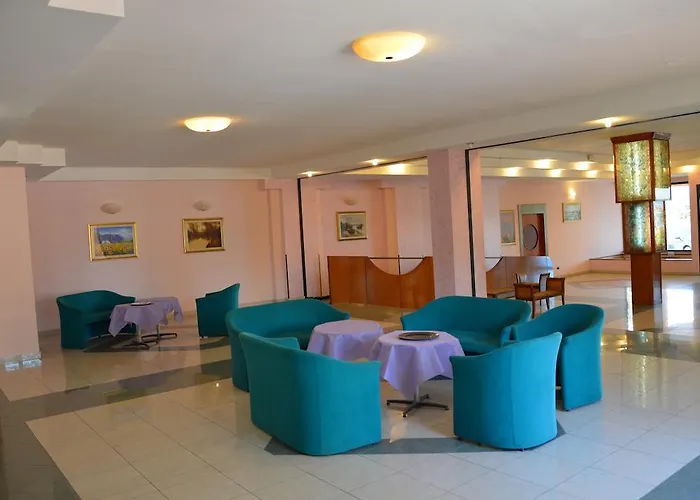 Ξενοδοχείο Phalesia Πιομπίνο