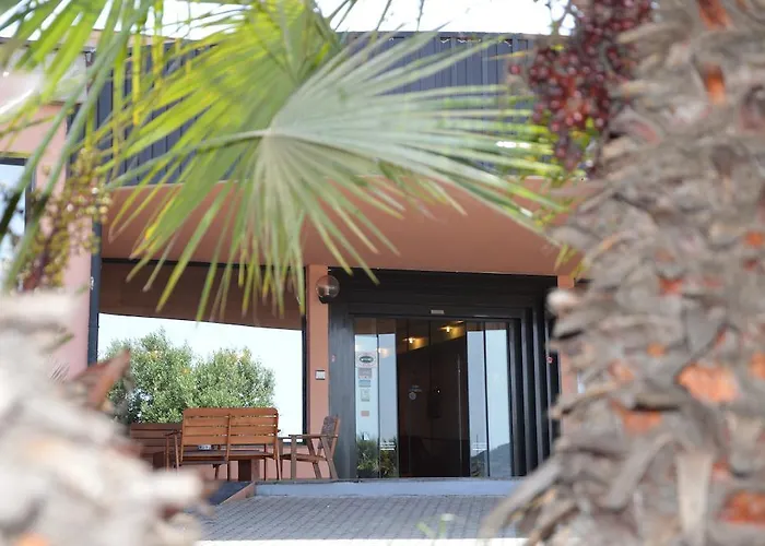 Phalesia Ξενοδοχείο Πιομπίνο